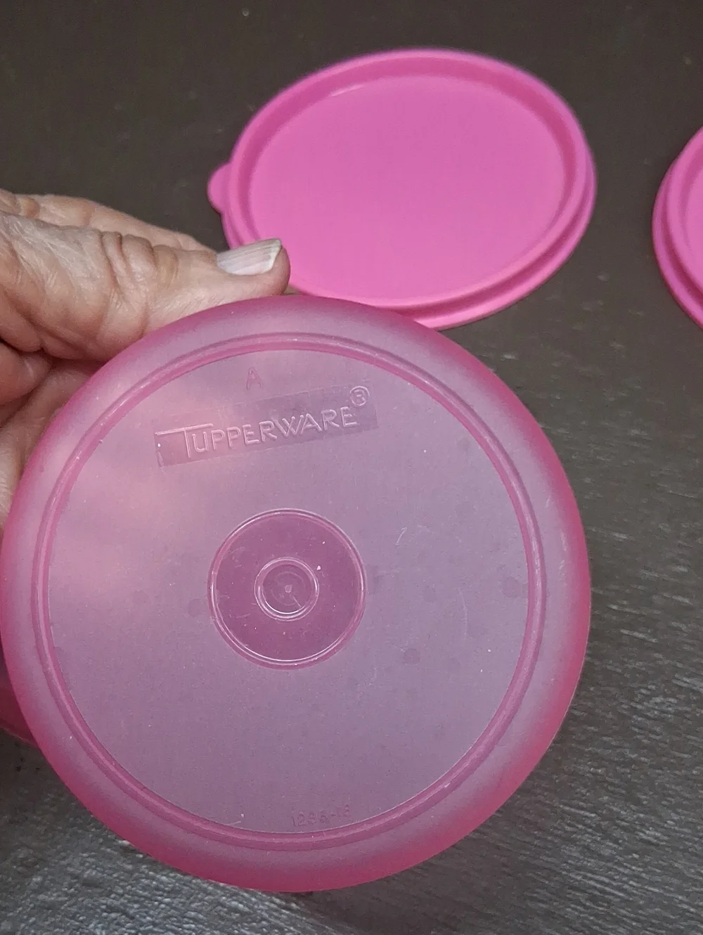 Tupperware 4 pc set, 7.25 Cup, 2 cup, & set 2 - 6 oz. containers‎